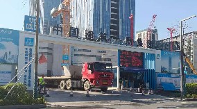 圍擋廠家、建筑施工圍擋圍深圳新材料產業(yè)大廈項目提供安全保障